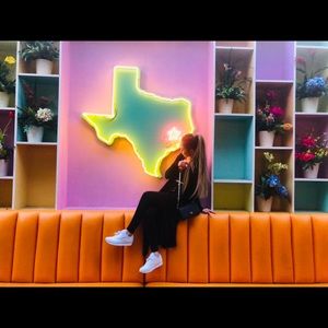 Meet your Posher, Viki